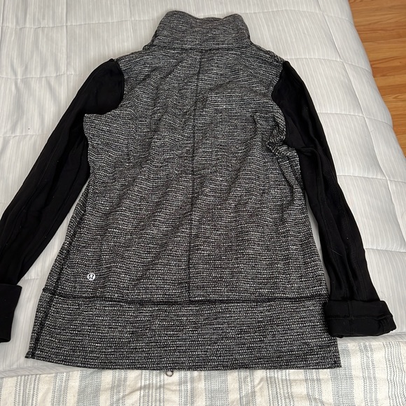 Lululemon Jacket Size 6 - Picture 2 of 2